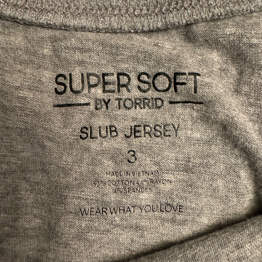 Torrid Size 3 Super Soft Graphic Tee Great condition - Picture 4 of 4